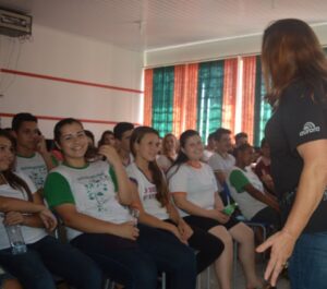 Roda de Leitura recebe contribuição de voluntários em atividades