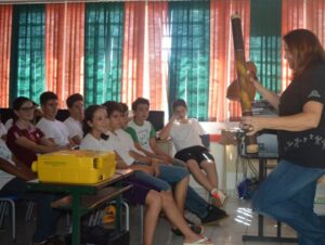 Roda de Leitura recebe contribuição de voluntários em atividades