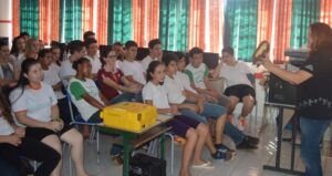 Roda de Leitura recebe contribuição de voluntários em atividades