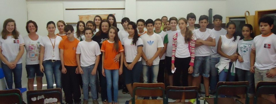 Roda de Leitura recebe contribuição de voluntários em atividades