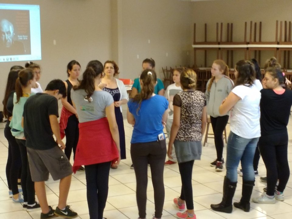 Vivendo Saúde realiza capacitação com alunos do Vozes do Corpo