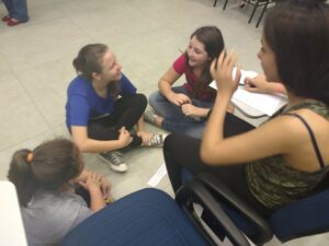 Vivendo Saúde realiza capacitação com alunos do Vozes do Corpo