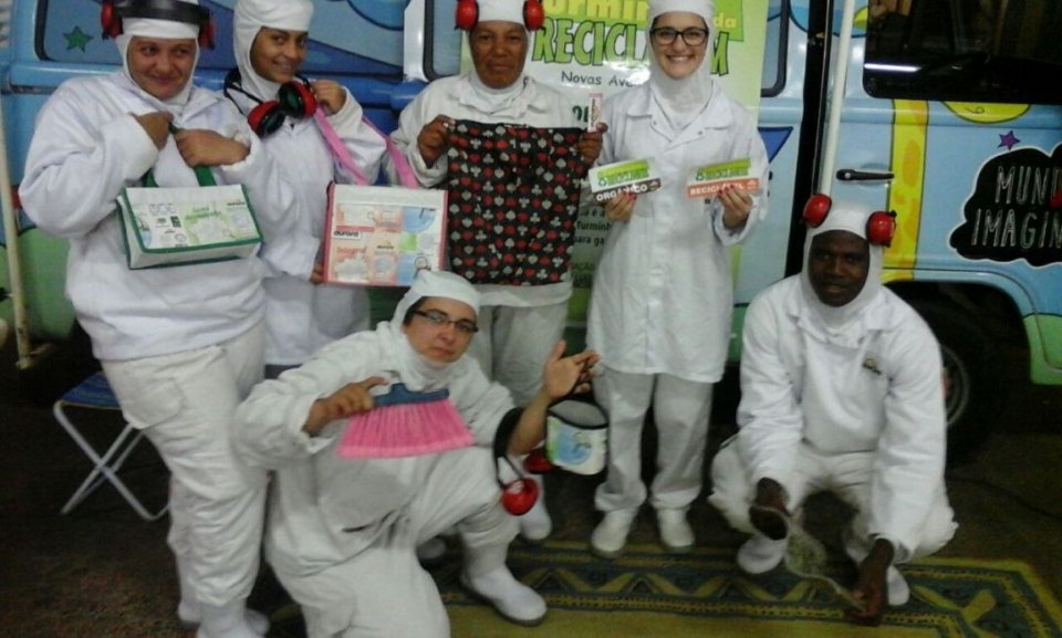 Empregados recebem momentos de descontração e conhecimento com A Turminha da Reciclagem