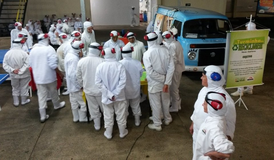 Empregados recebem momentos de descontração e conhecimento com A Turminha da Reciclagem