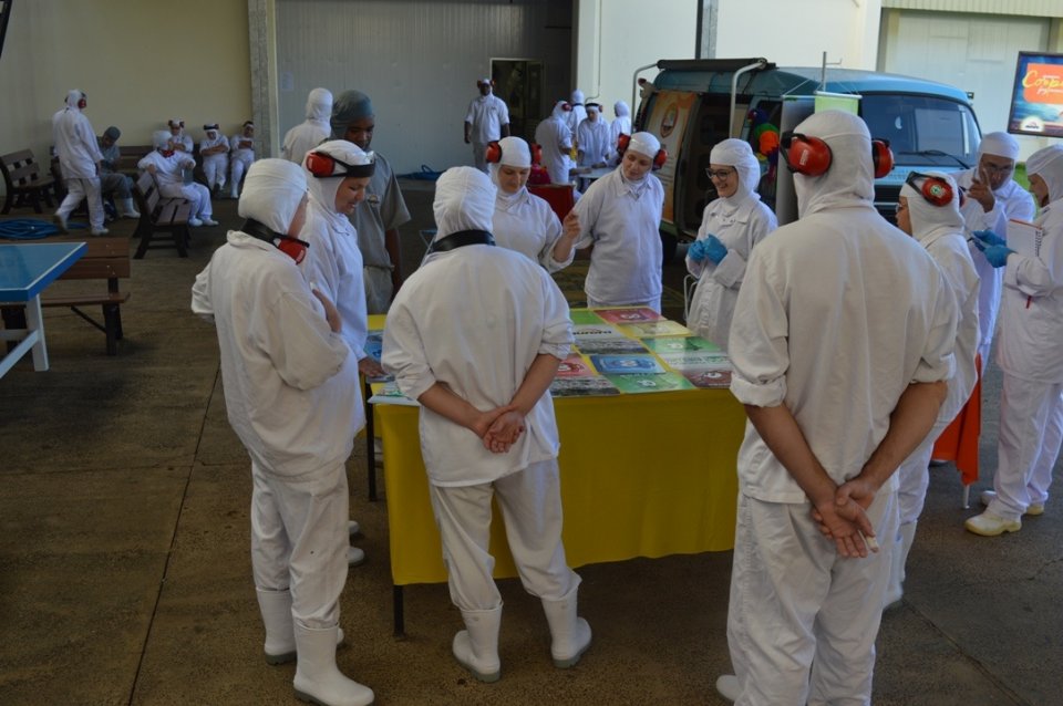 Empregados recebem momentos de descontração e conhecimento com A Turminha da Reciclagem