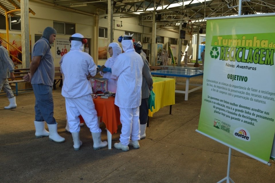 Empregados recebem momentos de descontração e conhecimento com A Turminha da Reciclagem