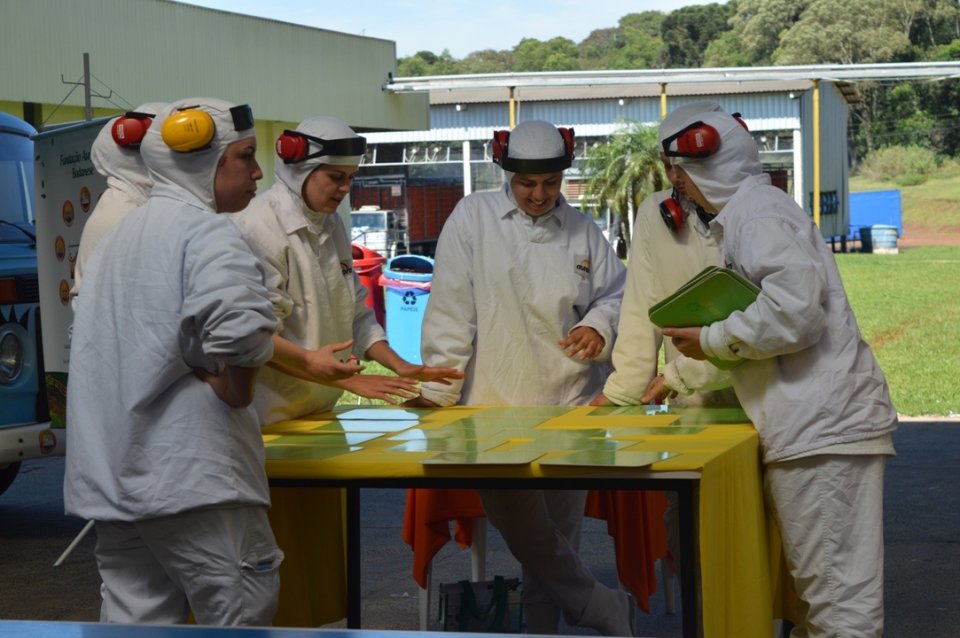 Empregados recebem momentos de descontração e conhecimento com A Turminha da Reciclagem