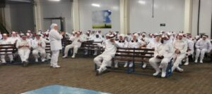 Roda de Leitura leva empregados ao mundo da imaginação com suas histórias