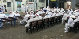 Roda de Leitura leva empregados ao mundo da imaginação com suas histórias