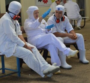 Roda de Leitura leva empregados ao mundo da imaginação com suas histórias