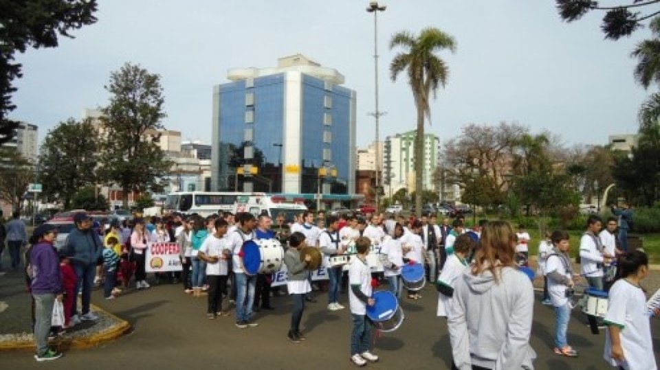 VIVENDO SAÚDE PARTICIPA DA IV CAMINHADA DE PREVENÇÃO ÀS DROGAS EM ERECHIM-RS