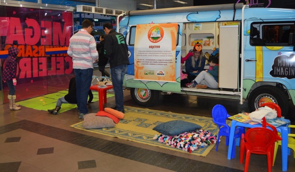 Programas da Falb promovem momentos de descontração em supermercado