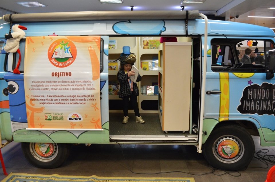 Programas da Falb promovem momentos de descontração em supermercado