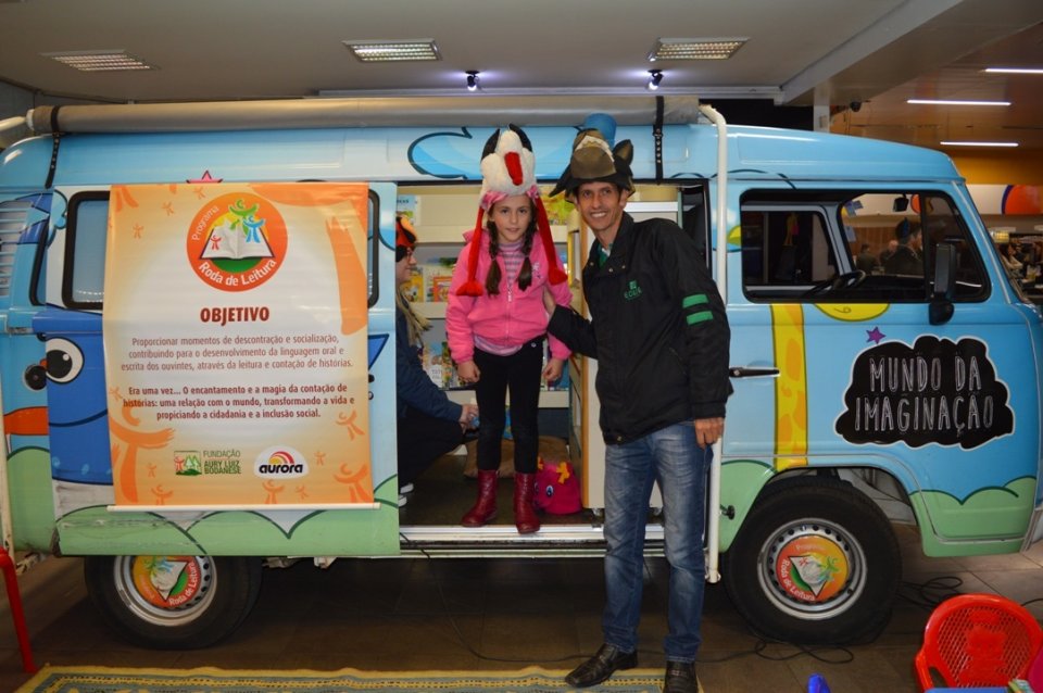 Programas da Falb promovem momentos de descontração em supermercado