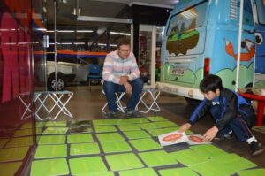 Programas da Falb promovem momentos de descontração em supermercado