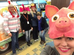 Programas da Falb promovem momentos de descontração em supermercado