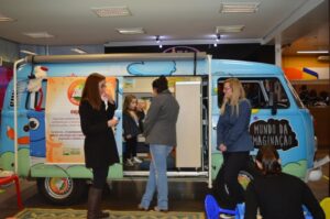 Programas da Falb promovem momentos de descontração em supermercado