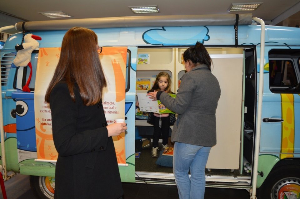 Programas da Falb promovem momentos de descontração em supermercado