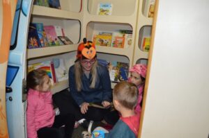 Programas da Falb promovem momentos de descontração em supermercado