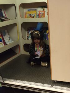 Programas da Falb promovem momentos de descontração em supermercado