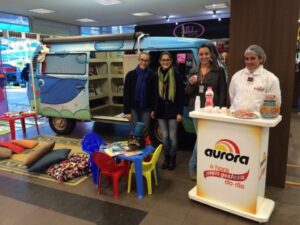 Programas da Falb promovem momentos de descontração em supermercado