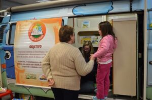 Programas da Falb promovem momentos de descontração em supermercado