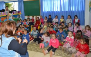 Roda de Leitura leva as crianças dos CEIM de Chapecó-SC ao mundo da imaginação