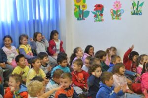 Roda de Leitura leva as crianças dos CEIM de Chapecó-SC ao mundo da imaginação