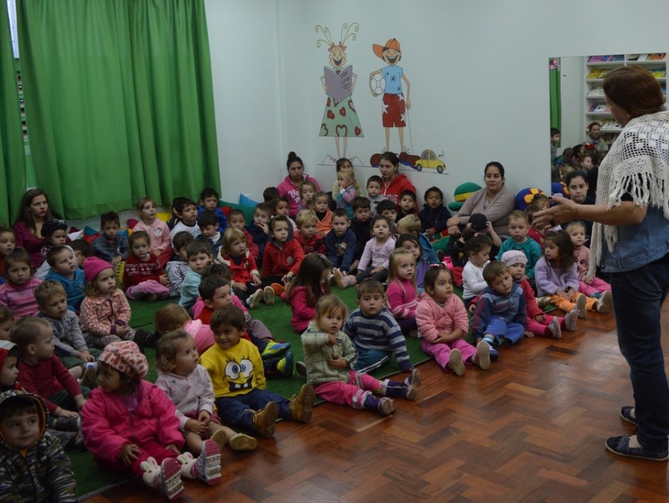 Roda de Leitura leva as crianças dos CEIM de Chapecó-SC ao mundo da imaginação