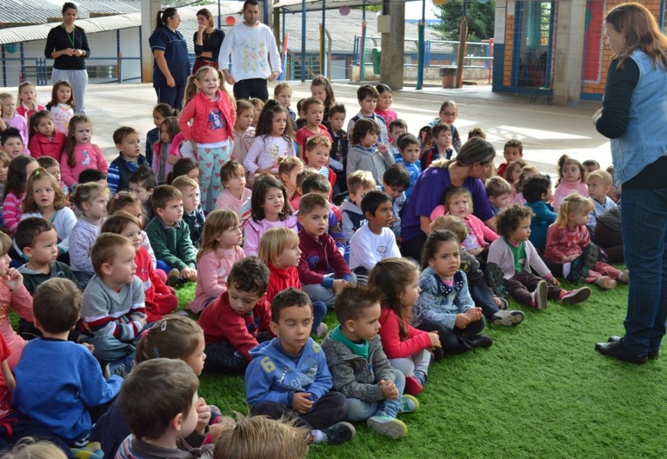 Roda de Leitura leva as crianças dos CEIM de Chapecó-SC ao mundo da imaginação