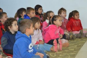 Roda de Leitura leva as crianças dos CEIM de Chapecó-SC ao mundo da imaginação