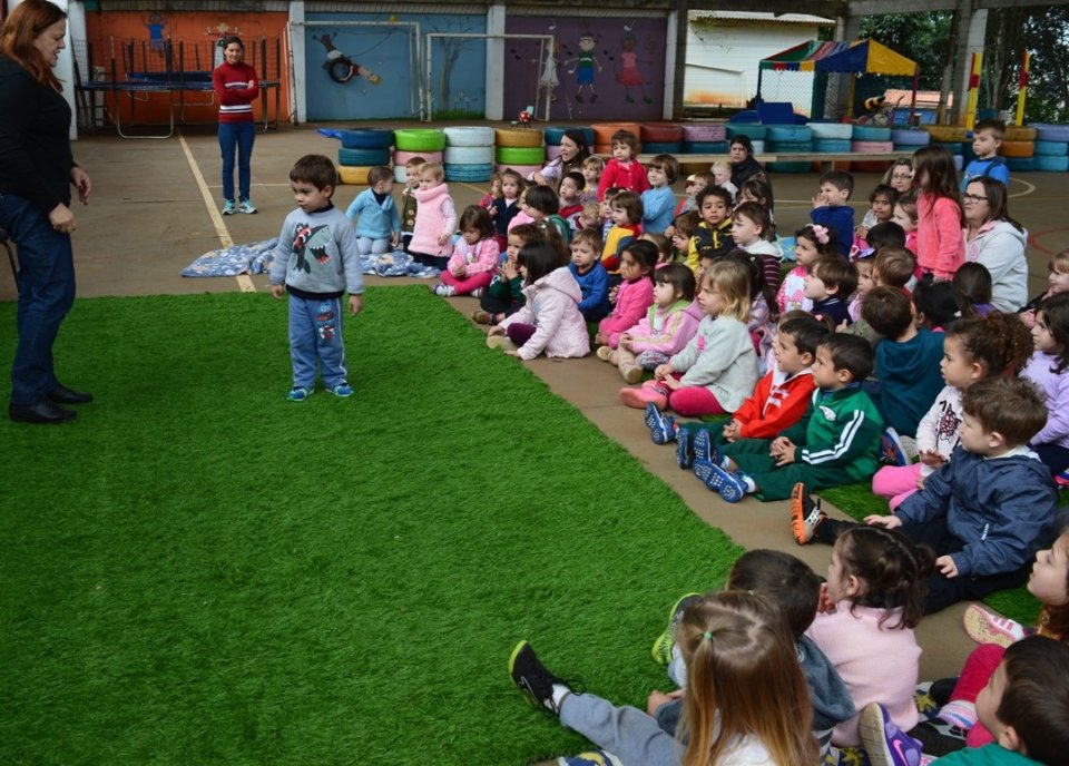 Roda de Leitura leva as crianças dos CEIM de Chapecó-SC ao mundo da imaginação