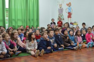 Roda de Leitura leva as crianças dos CEIM de Chapecó-SC ao mundo da imaginação