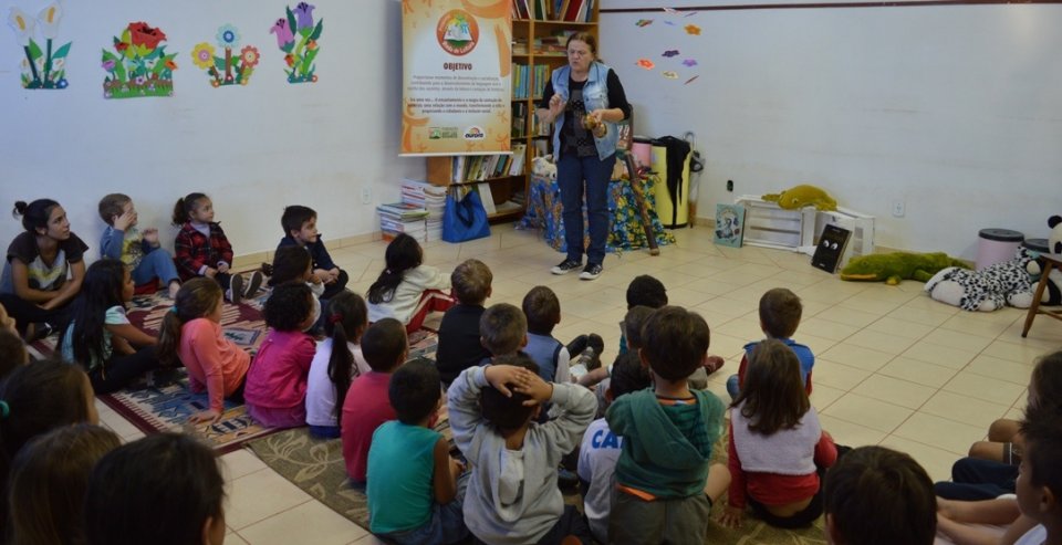 Roda de Leitura leva as crianças dos CEIM de Chapecó-SC ao mundo da imaginação