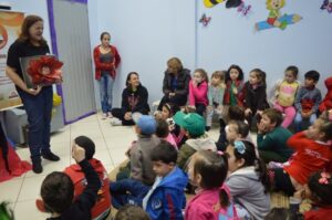 Roda de Leitura leva as crianças dos CEIM de Chapecó-SC ao mundo da imaginação