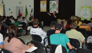 Roda de leitura leva a contação de histórias aos municípios do oeste