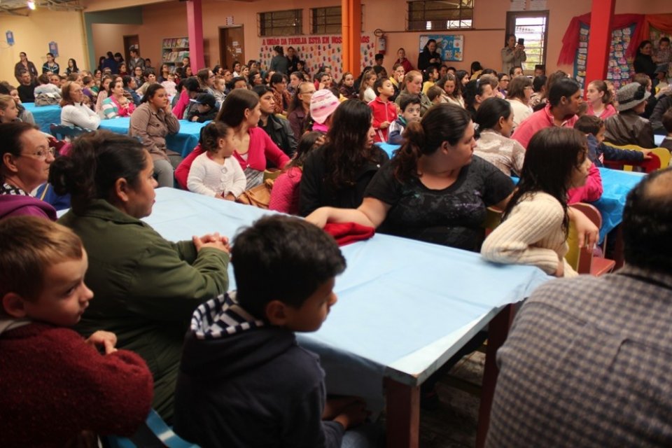 Roda de leitura leva a contação de histórias aos municípios do oeste