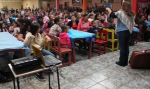 Roda de leitura leva a contação de histórias aos municípios do oeste