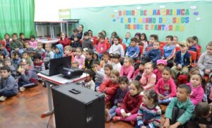 A Turminha da Reciclagem incentiva a assumir compromissos com o meio ambiente