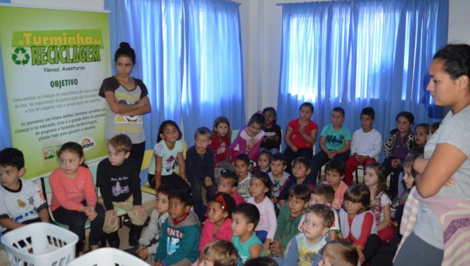 A Turminha da Reciclagem incentiva a assumir compromissos com o meio ambiente
