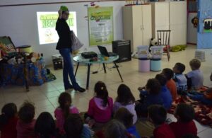 A Turminha da Reciclagem incentiva a assumir compromissos com o meio ambiente