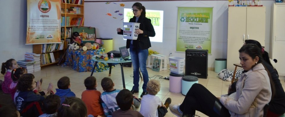 A Turminha da Reciclagem incentiva a assumir compromissos com o meio ambiente