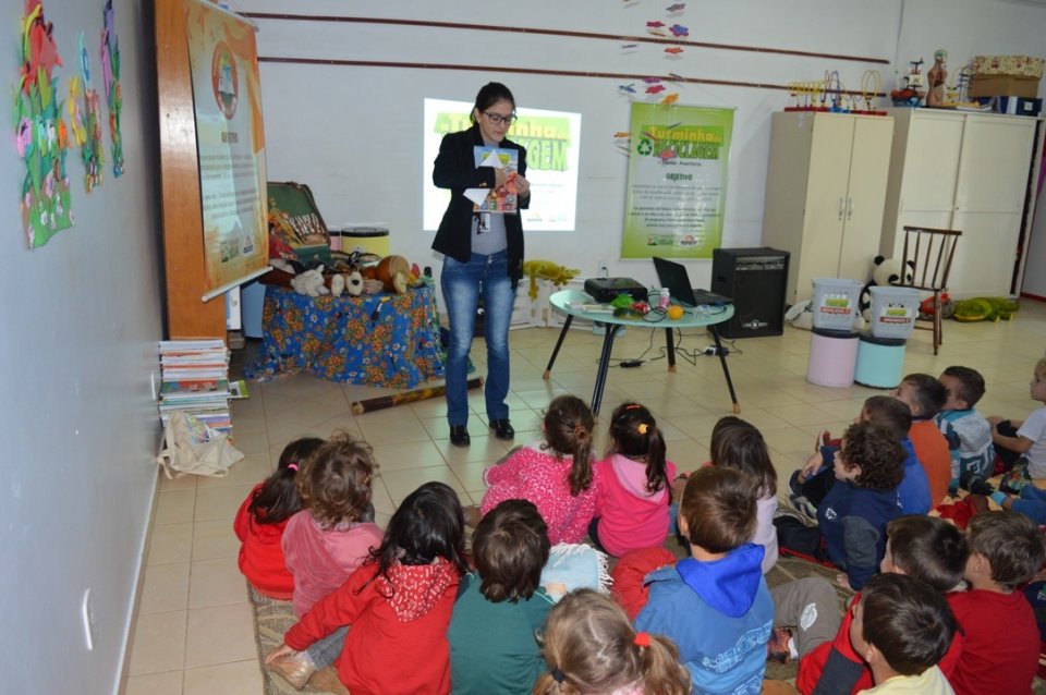 A Turminha da Reciclagem incentiva a assumir compromissos com o meio ambiente