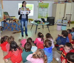 A Turminha da Reciclagem incentiva a assumir compromissos com o meio ambiente