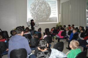 A Turminha da Reciclagem incentiva a assumir compromissos com o meio ambiente