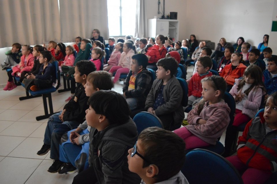 A Turminha da Reciclagem incentiva a assumir compromissos com o meio ambiente