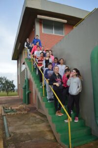 A Turminha da Reciclagem realiza atividade com alunos do Vozes do Corpo