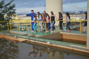 A Turminha da Reciclagem realiza atividade com alunos do Vozes do Corpo