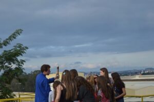 A Turminha da Reciclagem realiza atividade com alunos do Vozes do Corpo