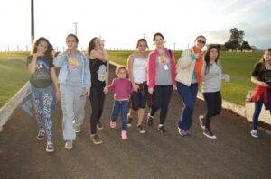 A Turminha da Reciclagem realiza atividade com alunos do Vozes do Corpo